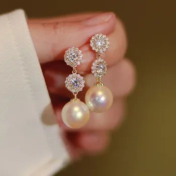 Anting-Anting Bunga Mutiara Imitasi Mewah Ringan Korea Baru 2023 untuk Wanita Perhiasan Zirkon Kristal Berkilau Hadiah Pesta Pernikahan Anak Perempuan