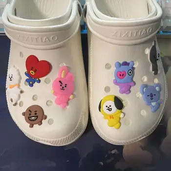 Bt21 PVC Sepatu Crocs Gesper Aksesoris K-Pop Bt21Diy Kartun Hewan Dekorasi Sepatu untuk Anak-anak Pesona Buaya Hadiah Pesta Anak-anak